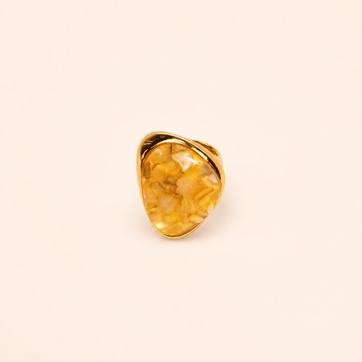 Bague HINA Or topaze sur fond clair