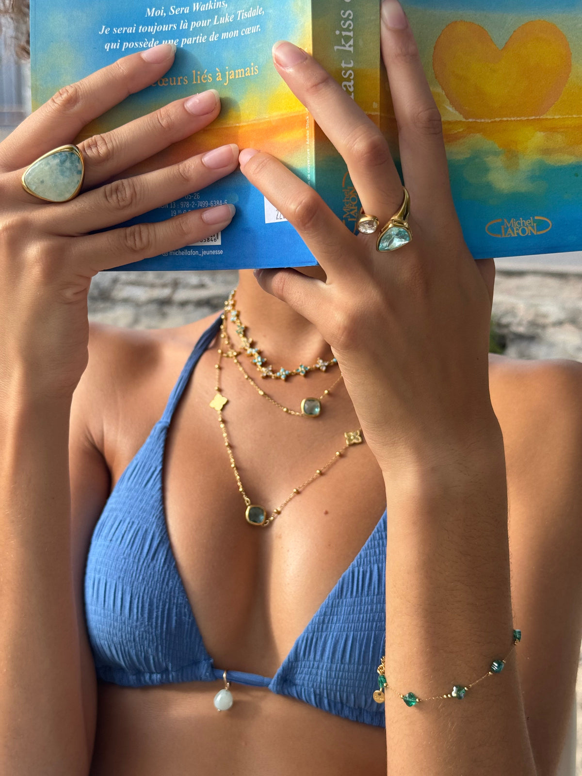 Bague HINA Or turquoise portée – Island Glow Part 2 – vue 1