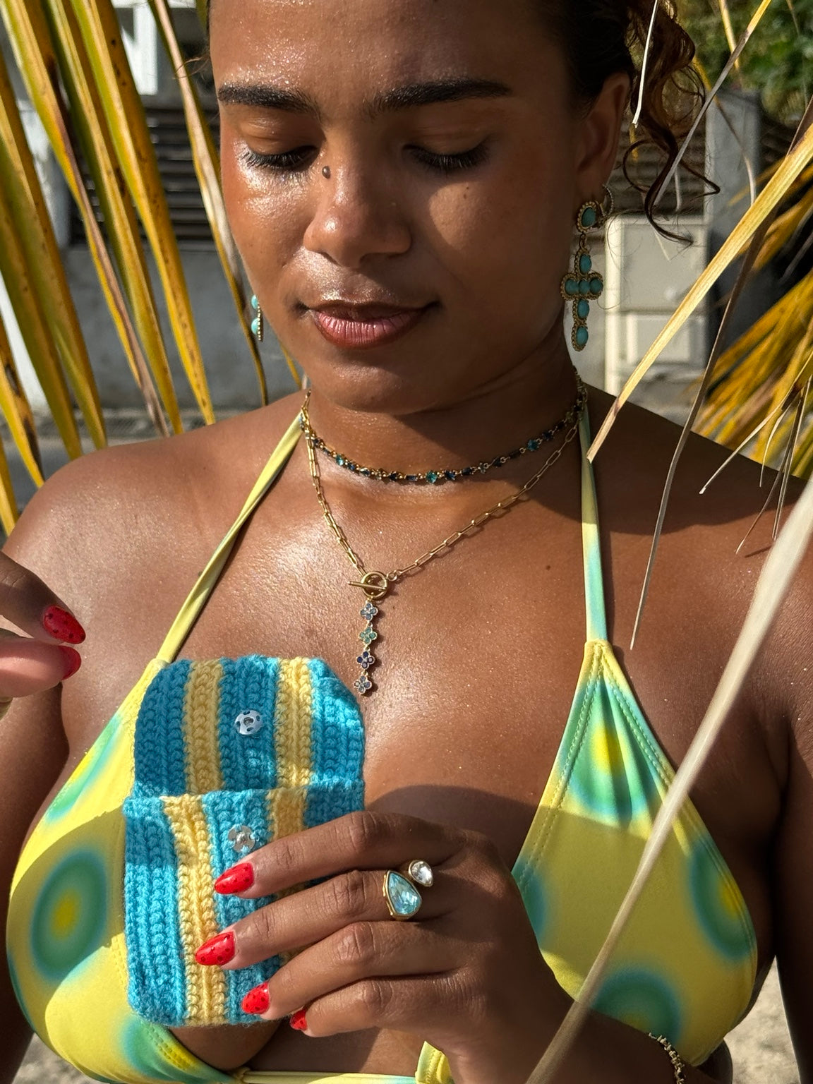 Collier MOÉA porté avec un collier court