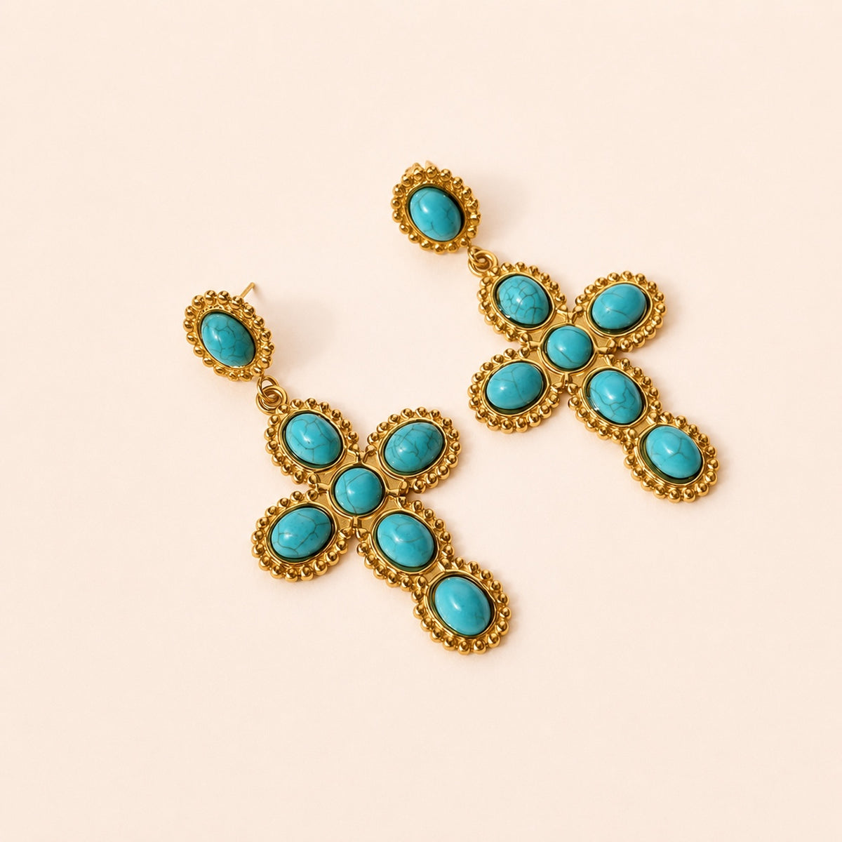 Détail des boucles d’oreilles TÉA Or turquoise